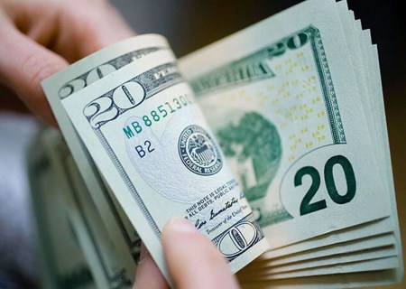 پیش‌بینی قیمت دلار تا پایان سال: بین ۱۲۵ تا ۱۴۵ هزار تومان