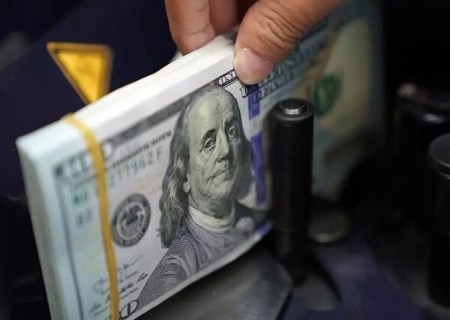 قیمت دلار بالای ۱۰۰ هزار تومان ماندگار شد؛ منتظر کاهش نرخ نباشید