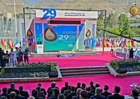 آغاز به کار بیست‌و‌نهمین نمایشگاه بین‌المللی نفت، گاز،پالایش و پتروشیمی ایران با حضور رئیس جمهور و‌ وزیر نفت