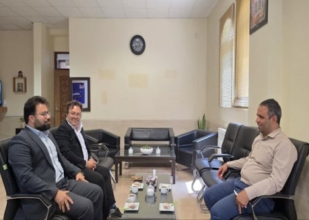 مدیر مجتمع پتاس خوروبیابانک با فرماندار شهرستان خوروبیابانک دیدار کرد