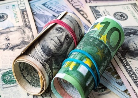 امروز در بازار ارز تجاری؛ قیمت دلار و یورو در مدار سقوط