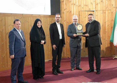 افتخار جدید برای فولاد اکسین؛ نشان عالی مسئولیت اجتماعی ارتباط‌محور